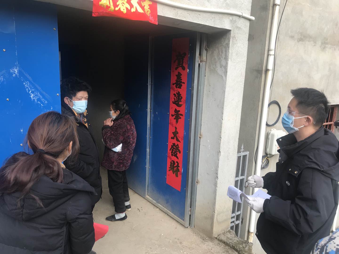 给确诊病例家属做工作.jpg