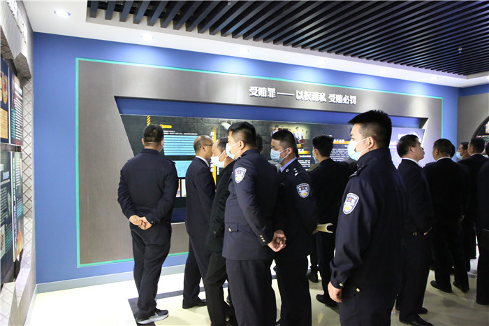 参观警示教育基地 (1).jpg
