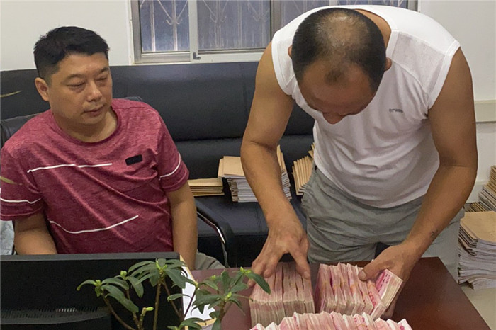 快速兑现当事人30万元执行款.jpg